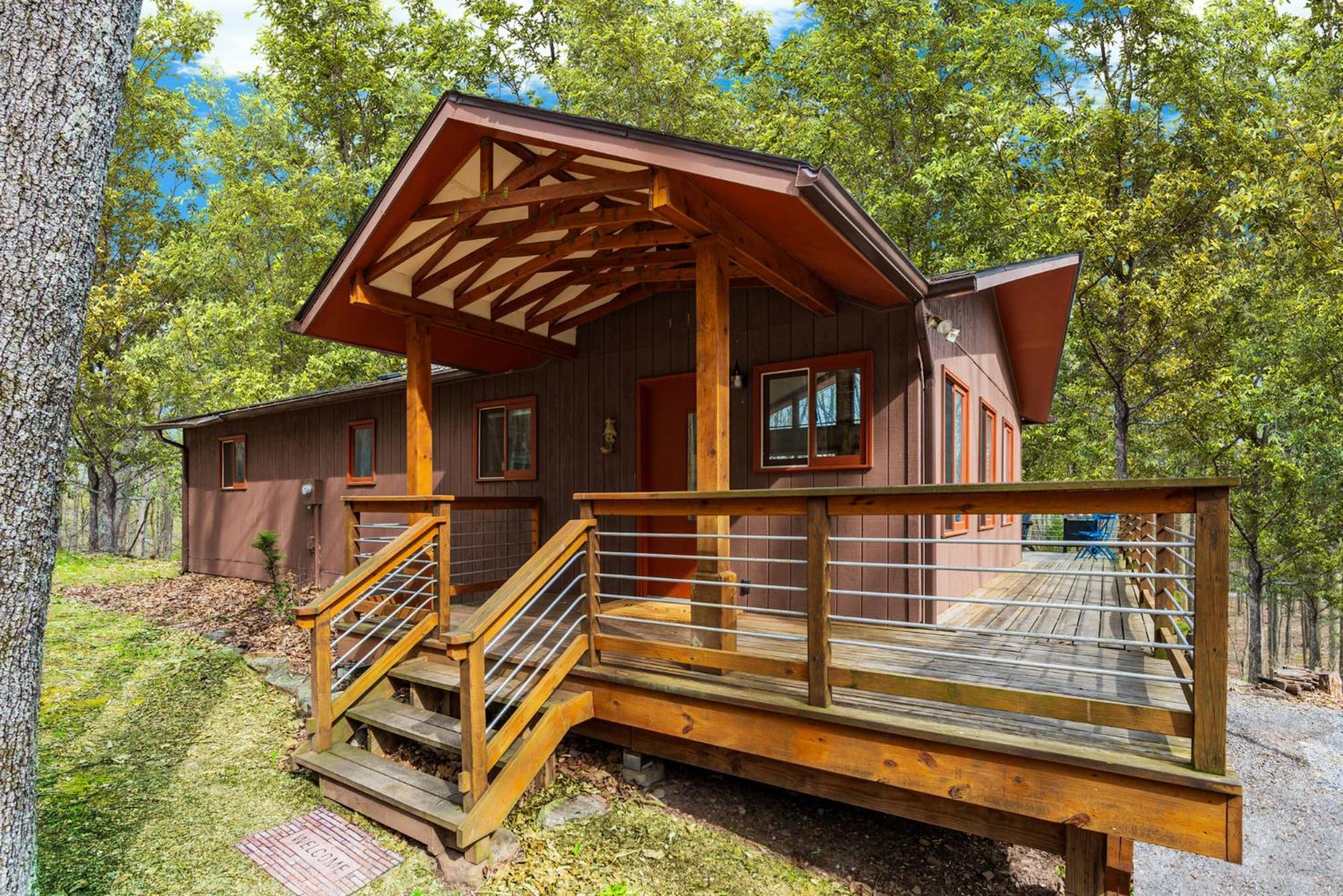 Chalet W Hot Tub, Large Deck, Grill, & Fast Wifi Берклі-Спрінгз Екстер'єр фото
